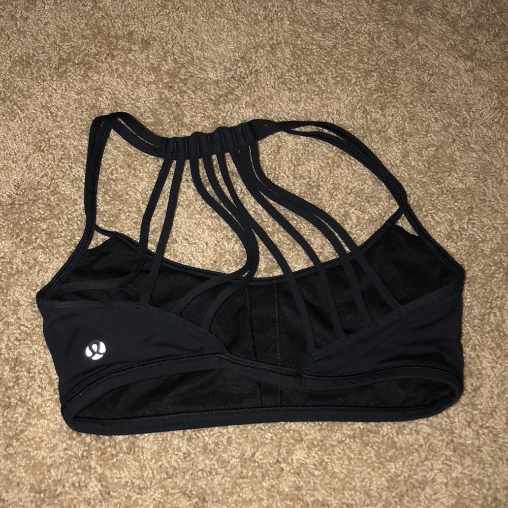 Black Lululemon sports bra
